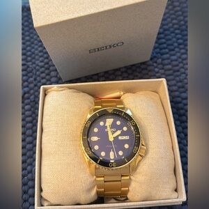 Seiko Men's Watch with Gold and Blue Design